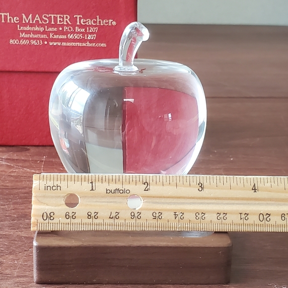 Optic Crystal Apple with Podium with Rout Base in Original Box NIB Teacher Award - Picture 12 of 13